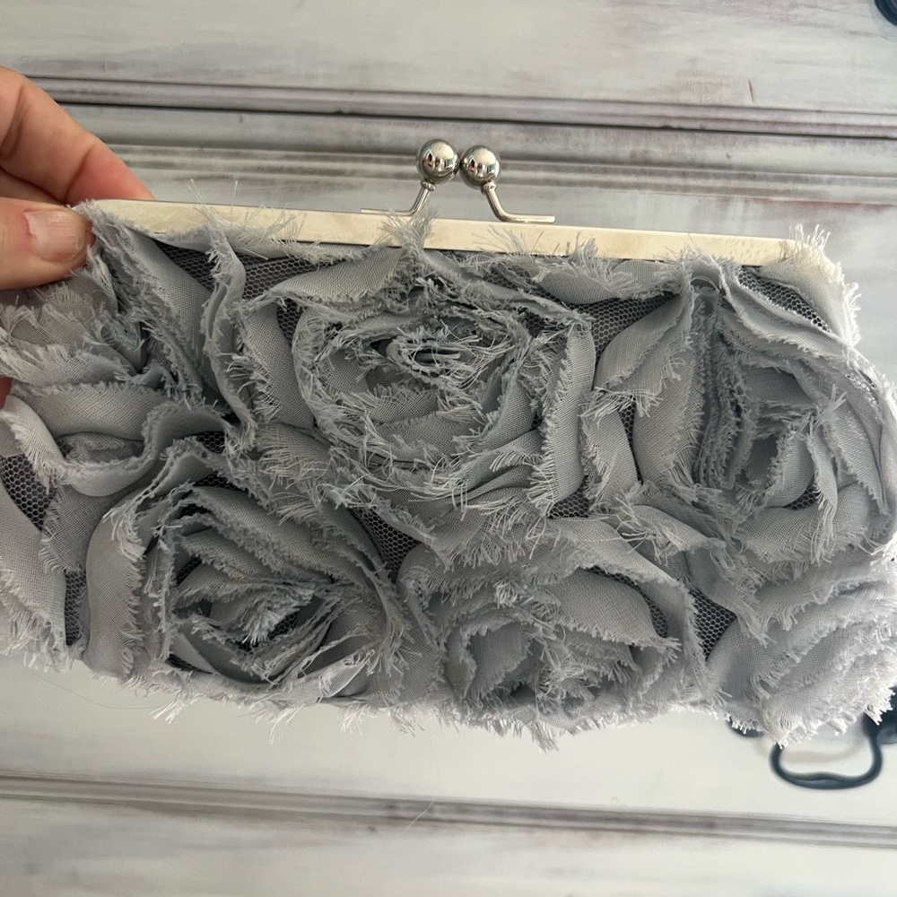 Small but versatile purse, dove gray